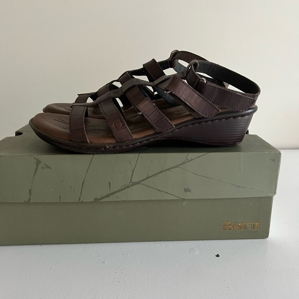 Womens BORN sandals size 8